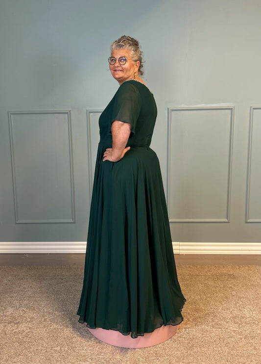 Grøn festkjole 3468 med et lille kort ærme