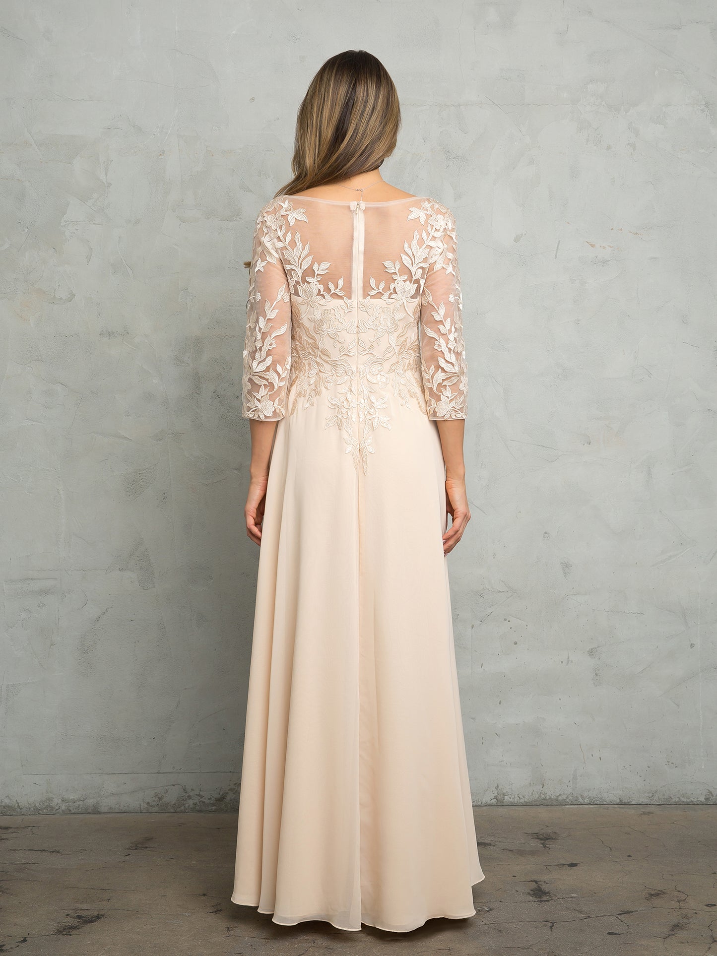 Party dress with sleeves and fine lace 5258