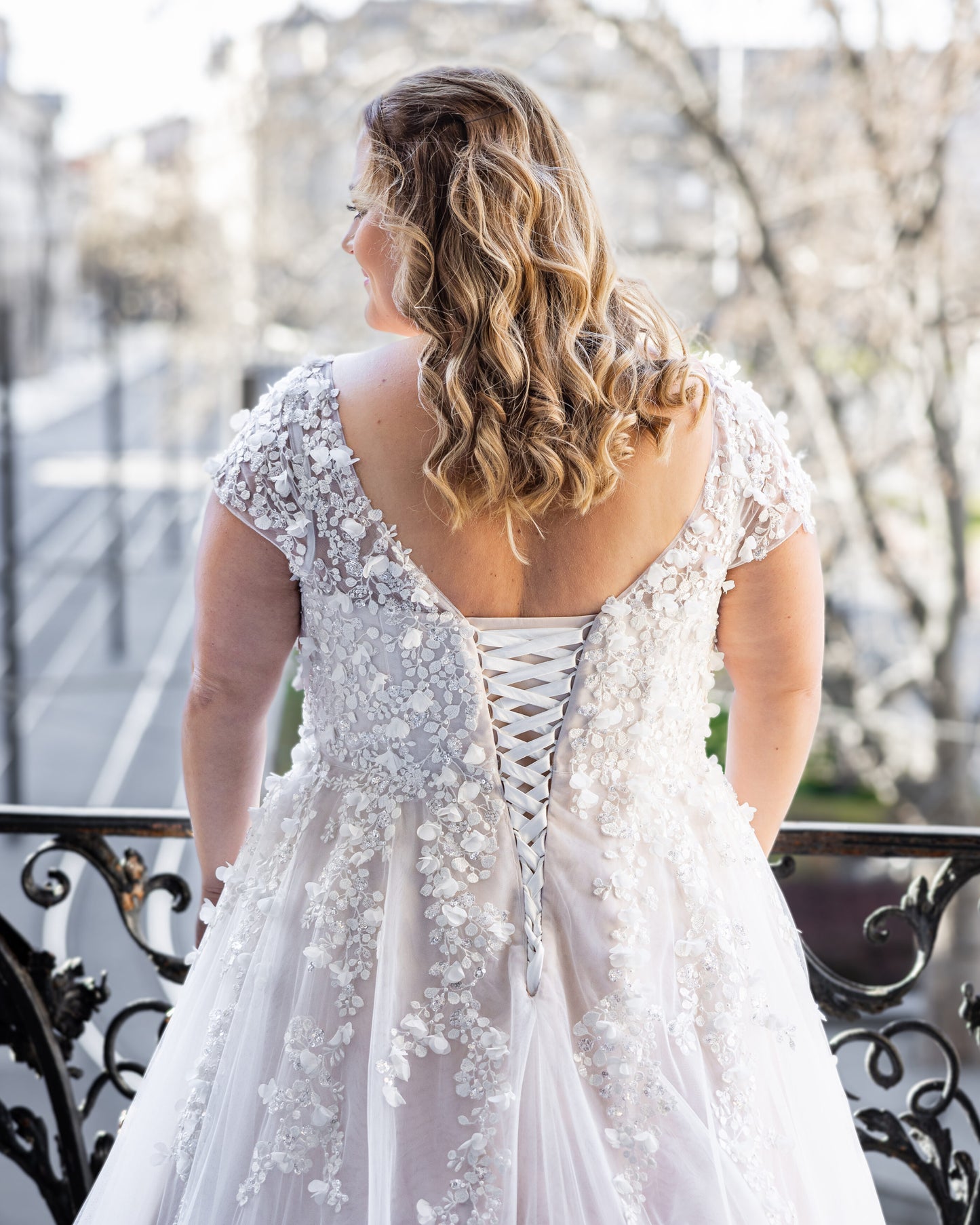 Cora curvy brudekjole