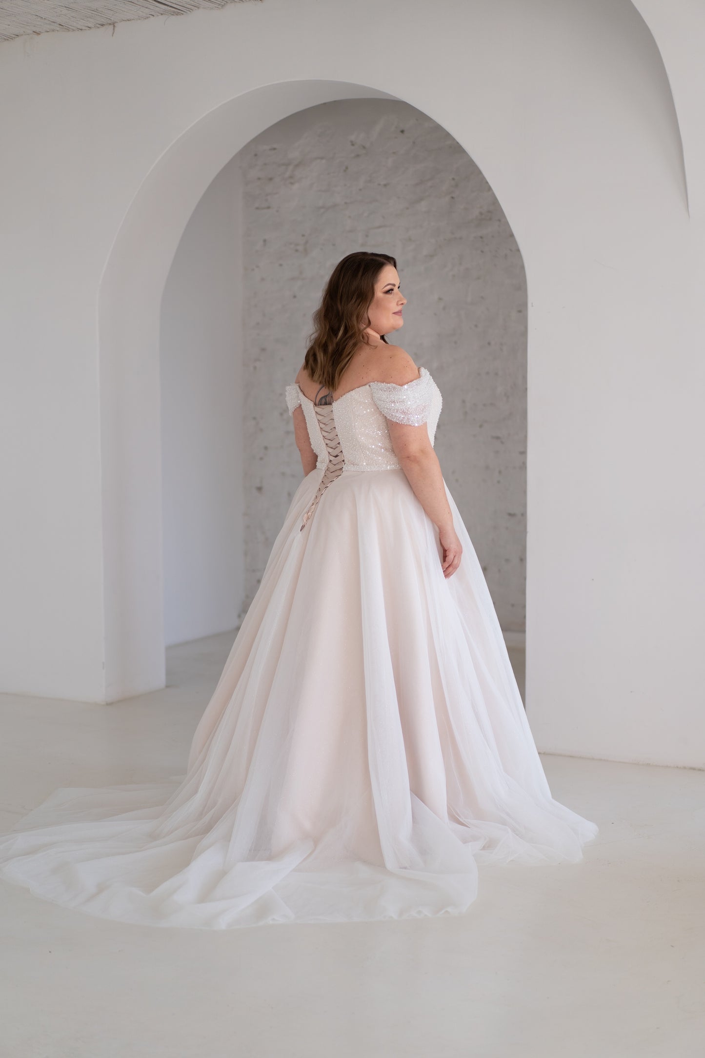 Lilian curvy brudekjole