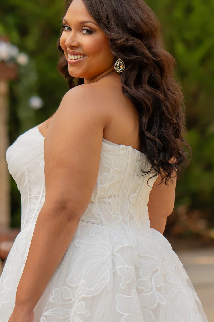 Curvy brudekjole Arabella