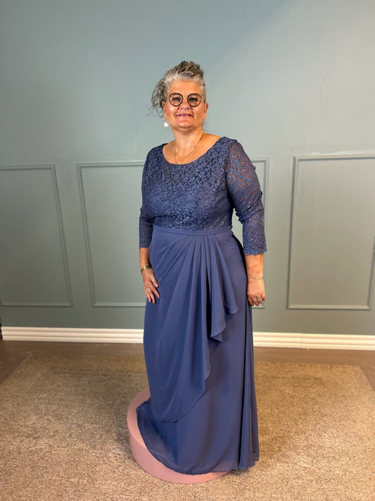 Blå festkjole med lange ærmer 3446