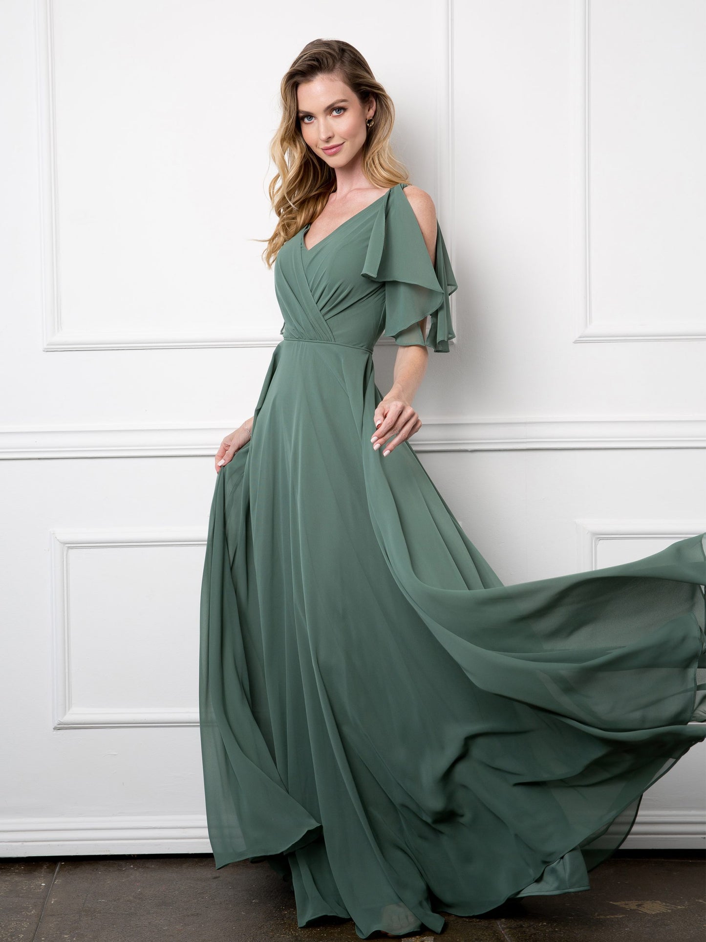 Eucalyptusfarvet festkjole med kort ærme 3345