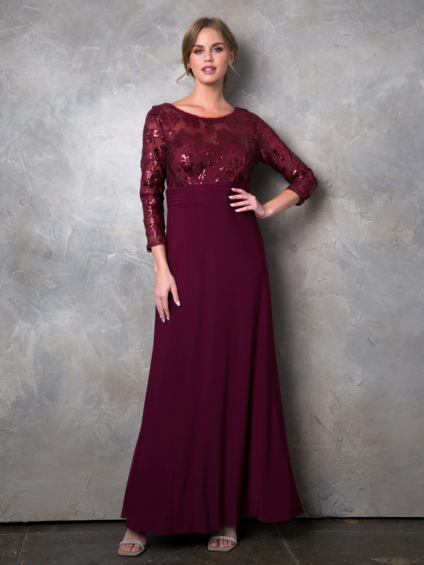 Long party dress with sleeves and stretch