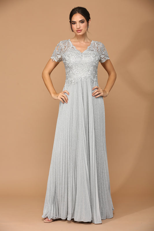 Lys sølvfarvet selskabskjole med korte ærmer 5241