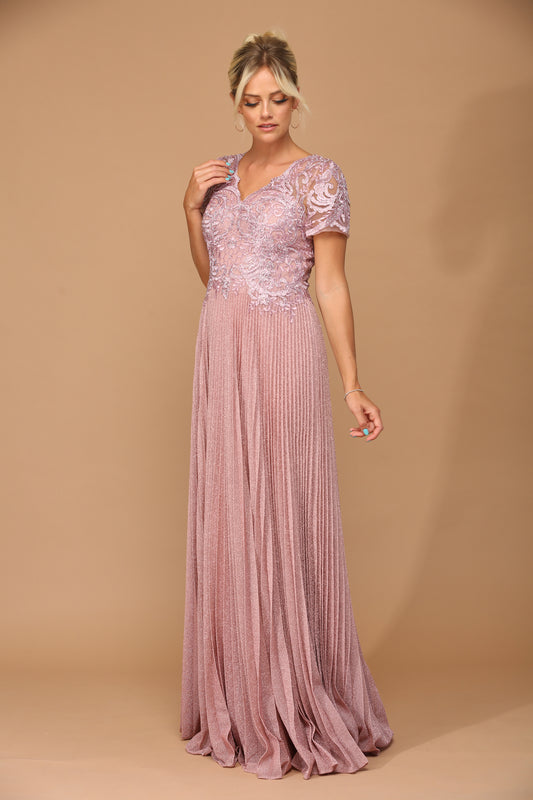 Rosa metallisk festkjole med plissè