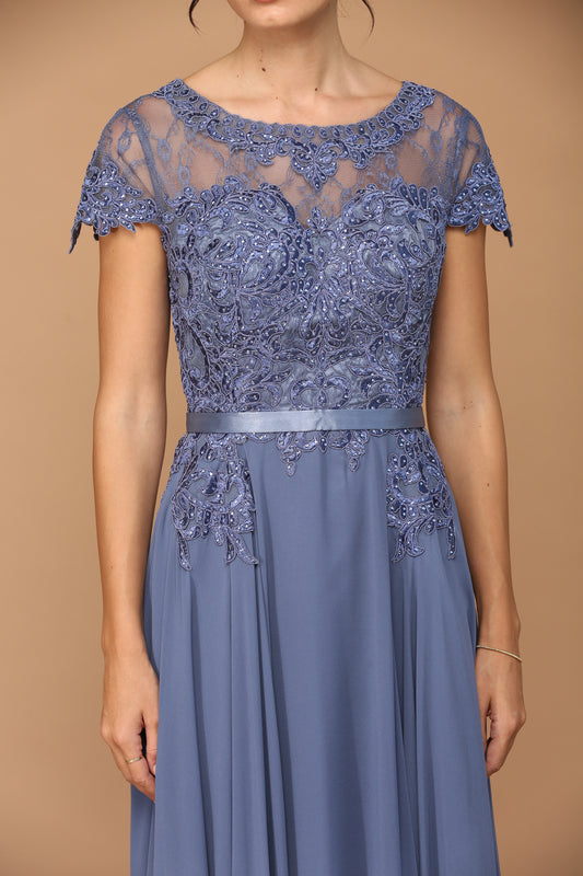 Støvet blå lang festkjole med korte ærmer 5130