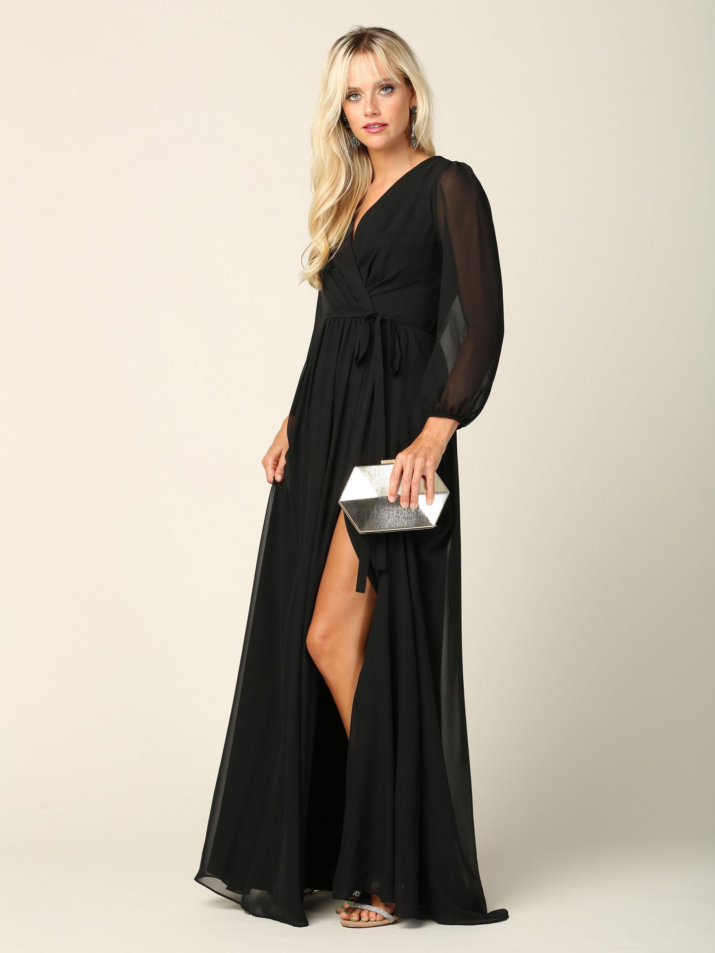 Sort lang festkjole med ballonærmer