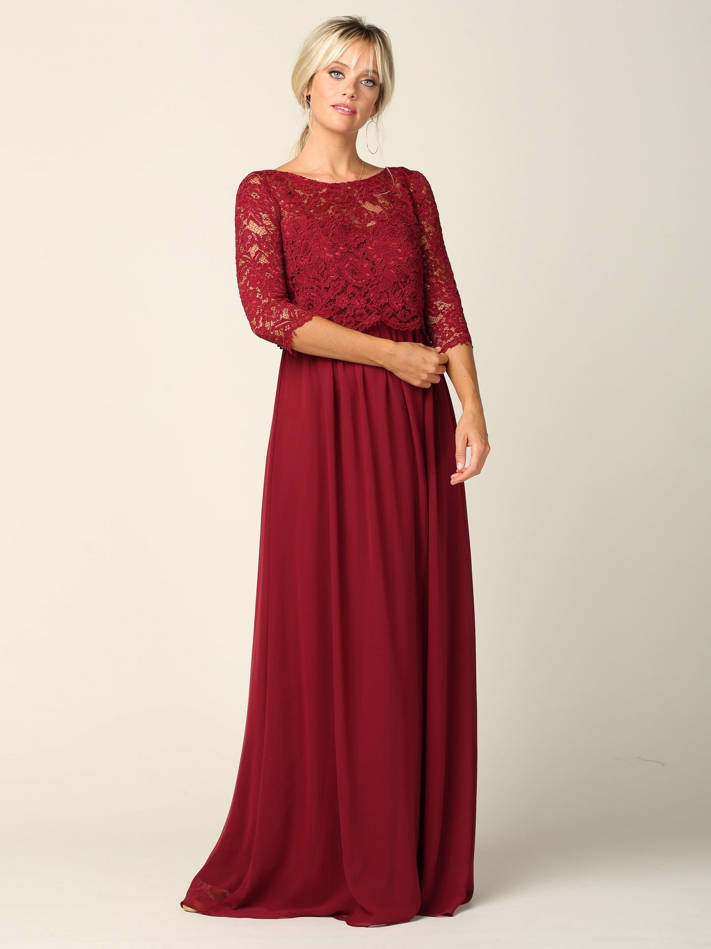 Long party dress with lace sleeves