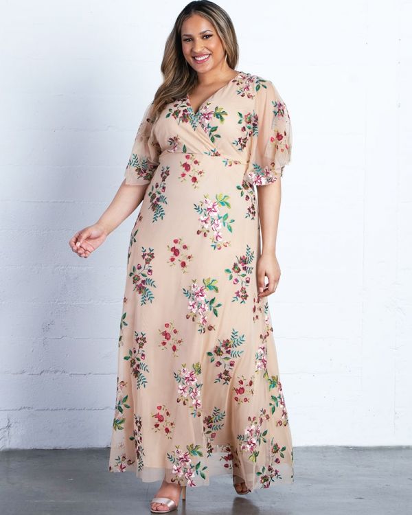 Blush embroderied plus size kjole