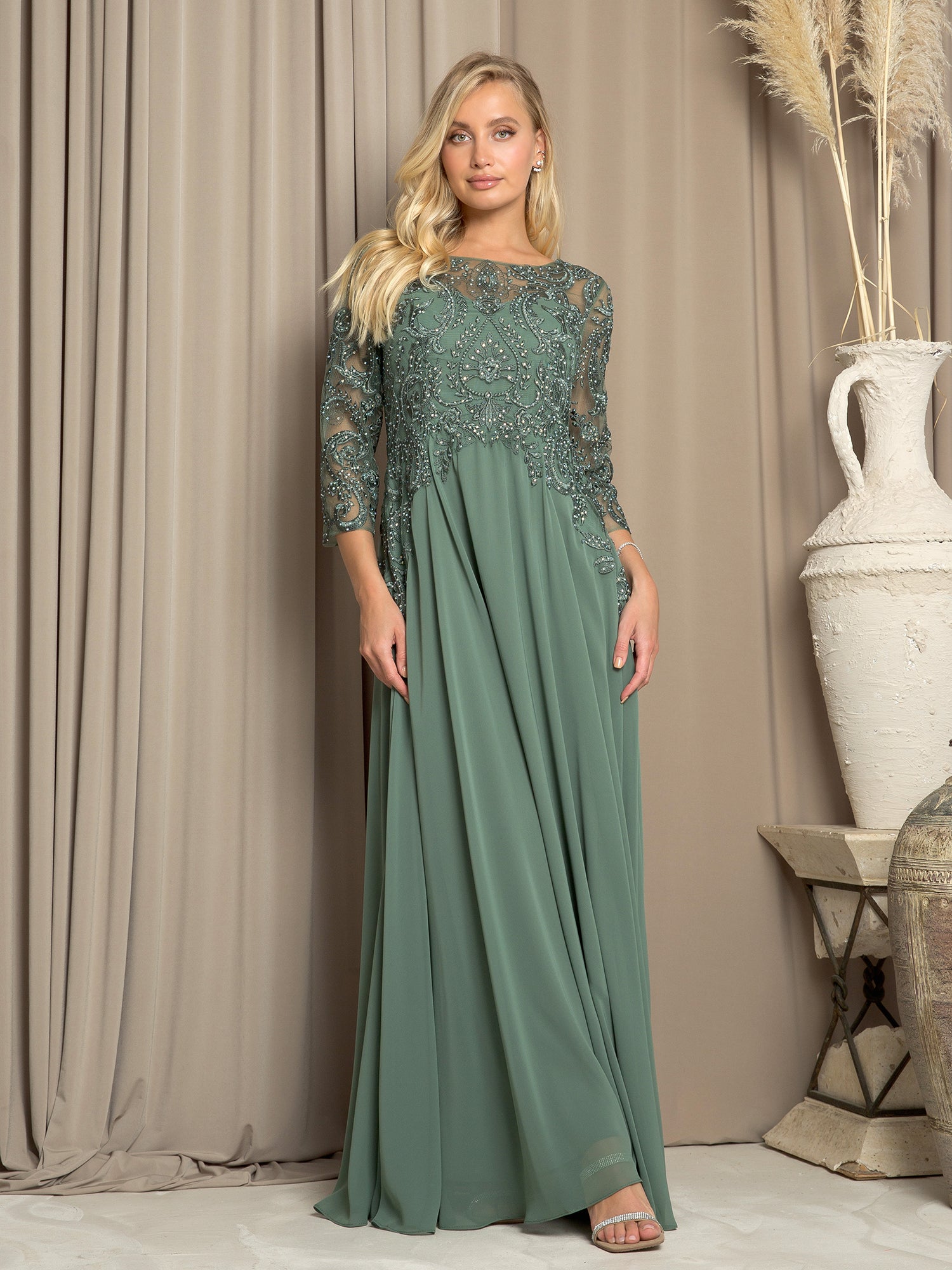 Party dress with 3/4 sleeves and lace details