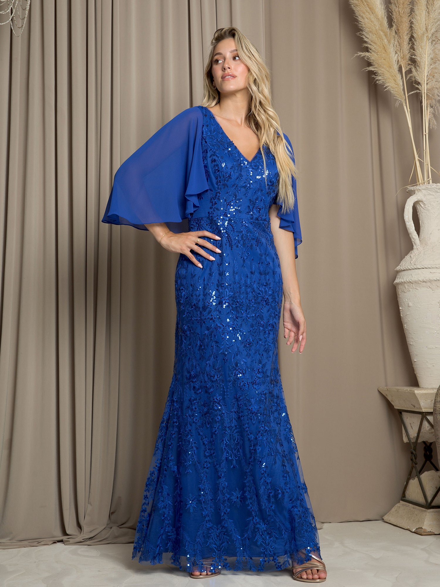 Party dress with wide sleeves and glitter