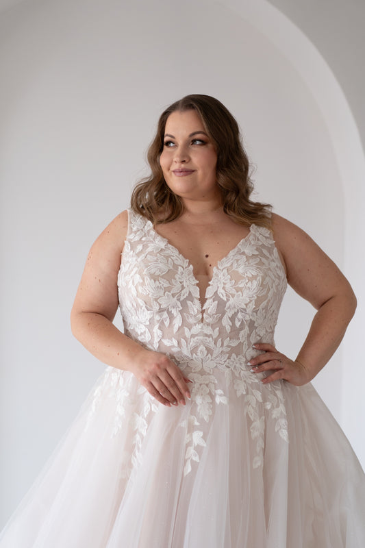 Amy curvy brudekjole