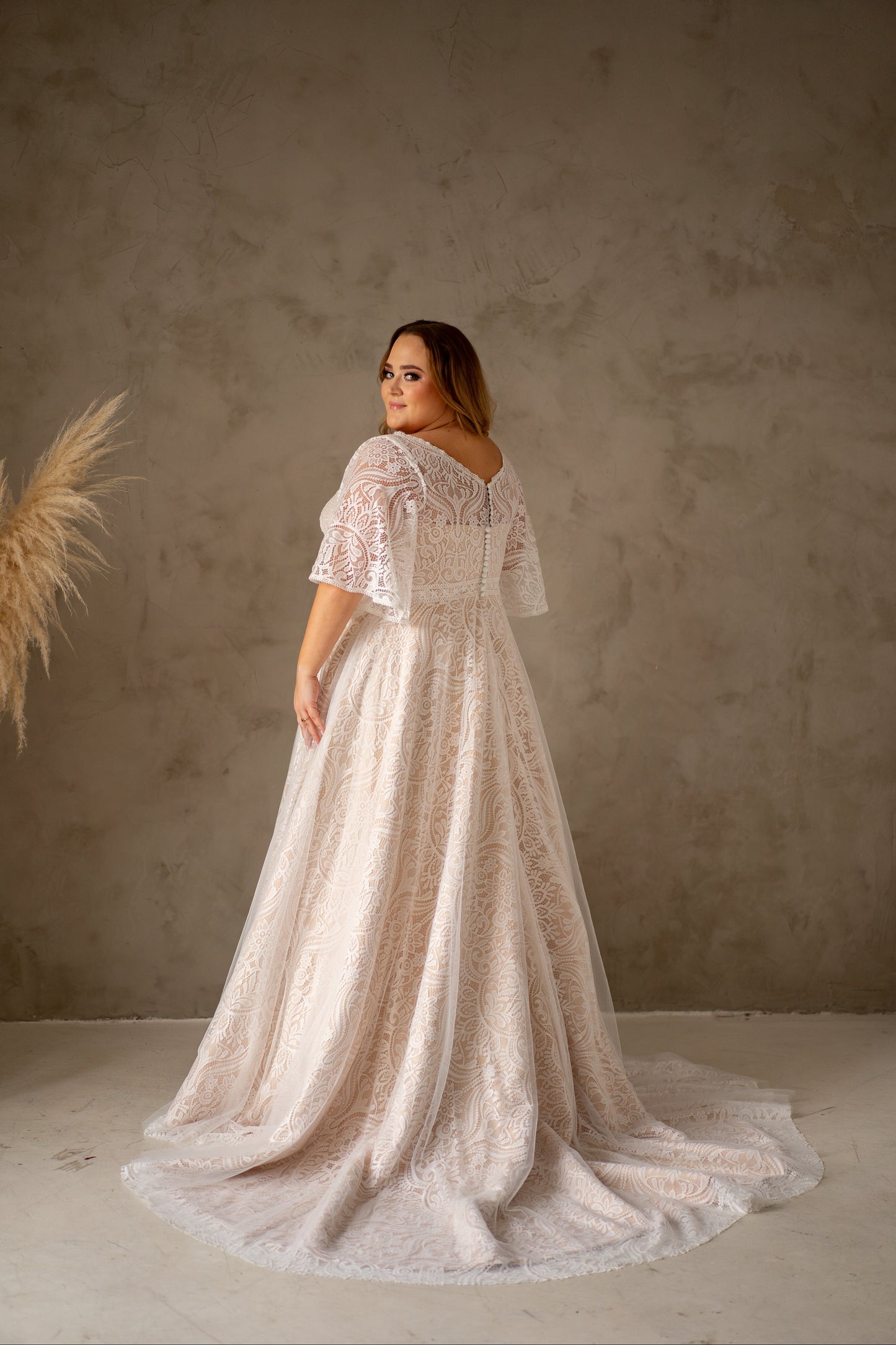 Flora curvy brudekjole