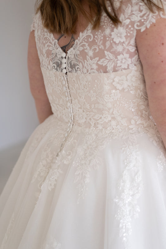 Remi curvy brudekjole