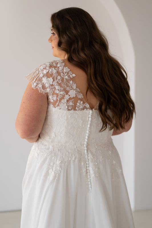 Violet curvu brudekjole