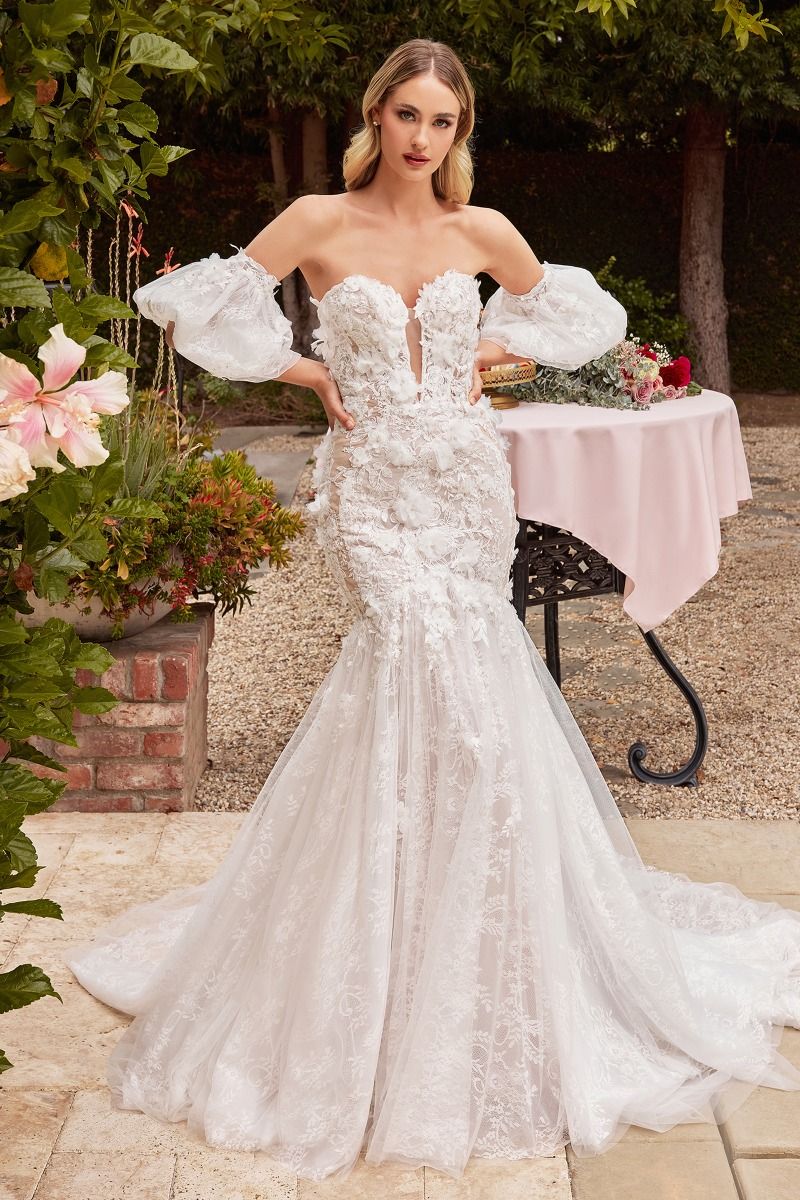 Strapless wedding dress with removable puff sleeves