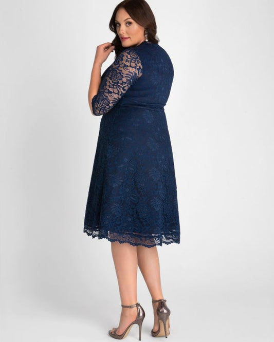 Mademoiselle kort plus size kjole