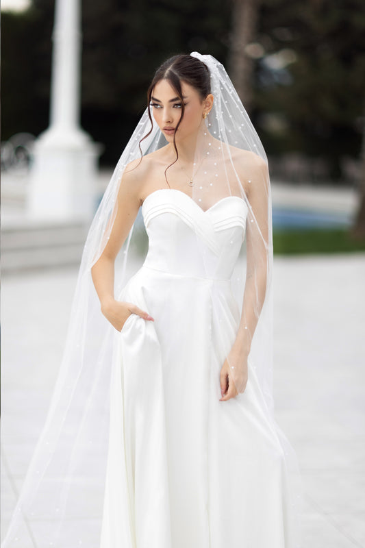 Isla stropløs minimalistisk brudekjole