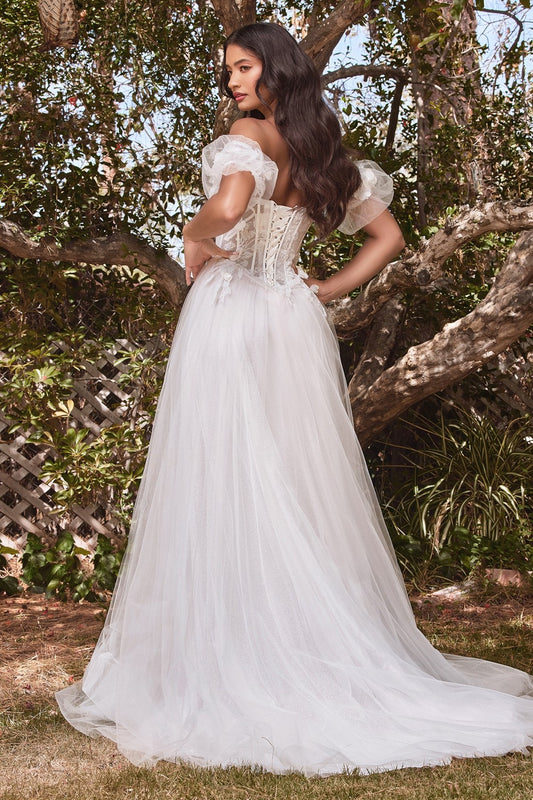 Strapless wedding dress with removable puff sleeves